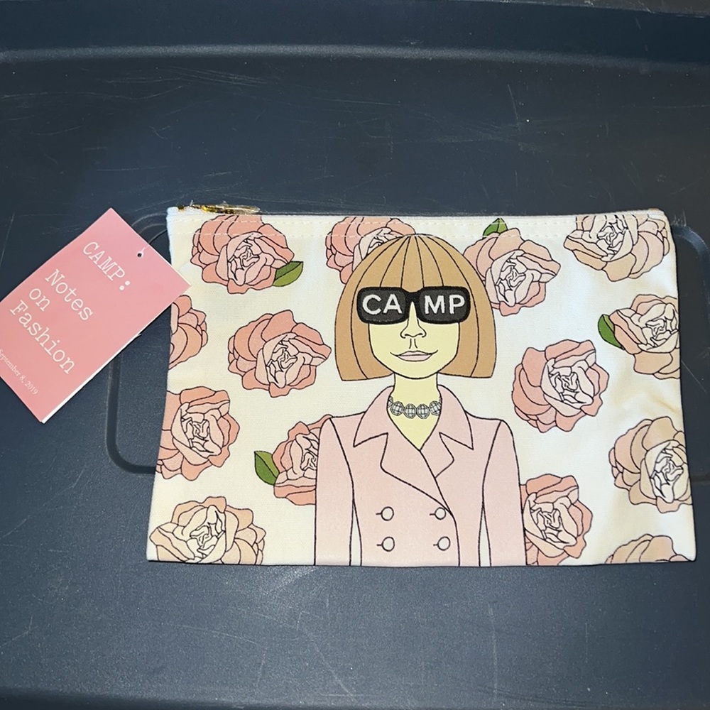Anna Wintour Met Camp New With Tags multicolored makeup bag approx 9x6.5”